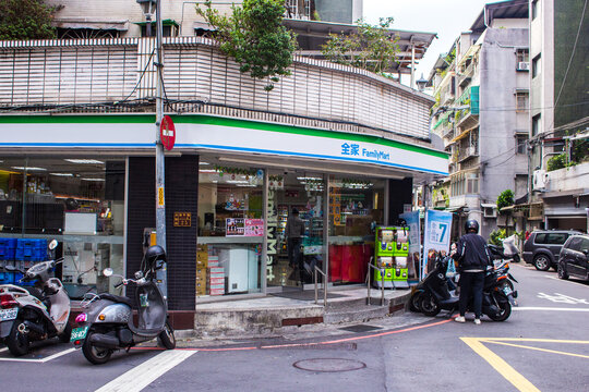 Taipei, Taiwan - Dec 17 2019: 
The image of FamilyMart, the second-most popular convenience store in Taiwan, in downtown.
As of Jan. 2018, FamilyMart has a total of 3165 stores throughout the country.
