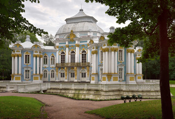 Obraz premium the Buildings of the Hermitage in the Catherine Park in Pushkin