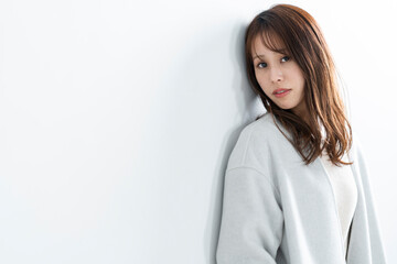 冬ファッションの女性