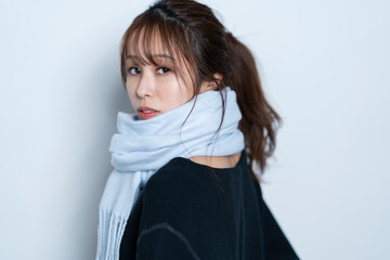 冬ファッションの女性