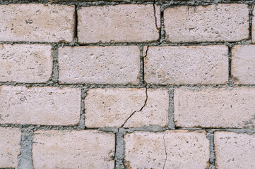 Poor-quality masonry walls using building blocks and cement mortar. The formation of cracks and crevices on the wall of building blocks. Marriage during construction.