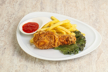 Crispy chicken leg with fry potato
