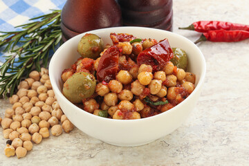 Chickpea beans with dry tomato and olives