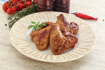 Roasted chicken wings with spicy sauce