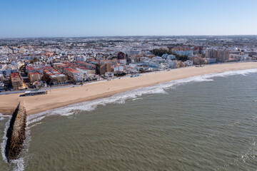 vista aérea del municipio de Chipiona en la costa de Cádiz, Andalucía