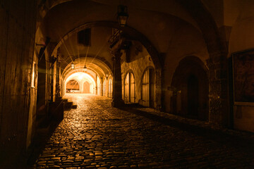 Fototapeta premium Rothenburg ob der Tauber at night long exposure through a dark alley