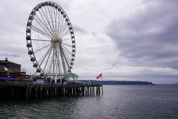 Roue au dessus de l'eau au Mont Olympe