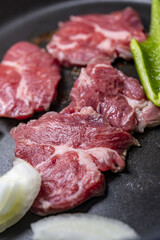 ラム肉の鉄板焼き料理