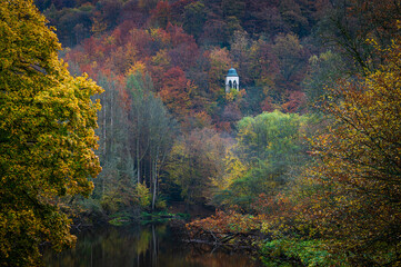 Dietrichstempel an der Müngstener Brücke im Herbst