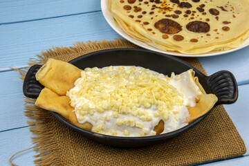 plat de ficelle picarde sur une table	