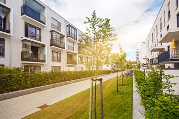 Foto op Plexiglas Parijs Moderne woongebouwen met buitenvoorzieningen, Gevel van nieuwe energiezuinige woningen