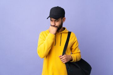 Young sport Moroccan man with sport bag isolated on purple background having doubts