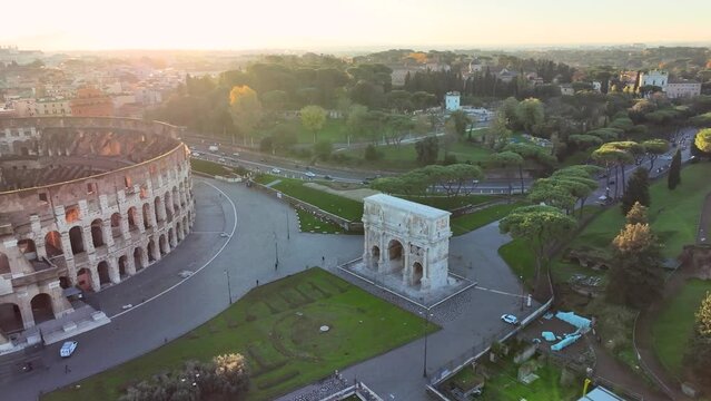 Foro Romano "Foro Romano". I resti dell'antica Roma. Italia. 4K.
Le rovine dell'antica Roma e del foro romano. Ripresa aera con drone in 4K