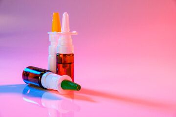 Nasenspray mit verschieden farbigen Kappen / Nasal Spray - covid-19 prophylaxis /  preventive...