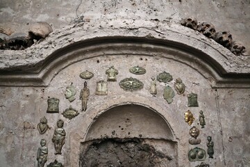 Napoli - Ex voto nella cripta della Chiesa di Santa Luciella
