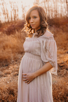 Frau Schwanger Babybauch schwanger Fotoshooting Kleid