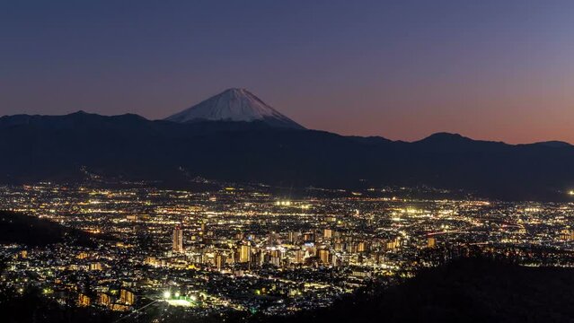 甲府市千代田湖ハイキングコースから甲府市の夜景と富士山のブルーモーメント4KTimelapse