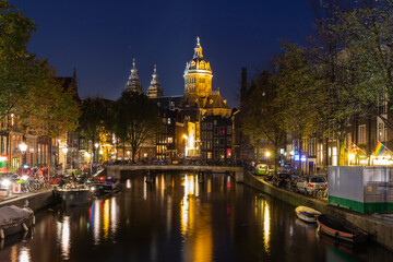Fototapeta na wymiar Noite em Amesterdão
