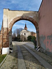 Italy, Lombardy: Foreshortening of Morimondo.