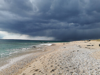 Ciel orageux sur la plage 