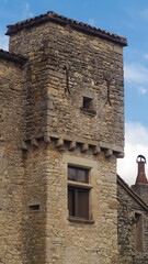 Fototapeta na wymiar Village de Feneyrols, avec ses nombreuses maisons en pierre, dans le Tarn-et-Garonne