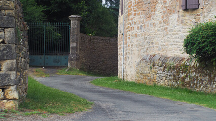 Obraz premium Village de Feneyrols, avec ses nombreuses maisons en pierre, dans le Tarn-et-Garonne