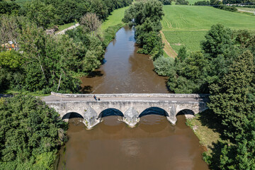 Luftbild der Römerbrücke Pfünz im Naturpark Altmühltal, Bayern, Deutschland, ein Teil des...