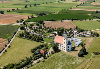 Luftbild der Wallfahrtskirche Maria Brünnlein nähe Wemding in Schwaben, Bayern, Deutschland
