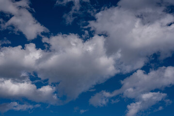 雲　blue sky with clouds