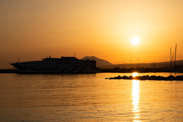 Obraz premium Rethymno, epic sunset by the beach on the island of crete