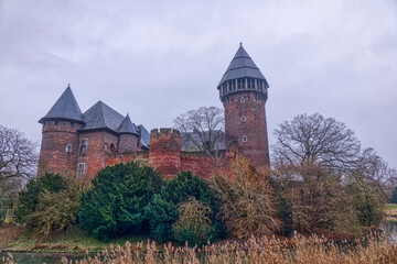 Fototapeta premium Blick auf eine historische Burg in Krefeld Linn