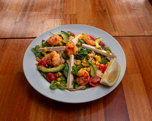 Salteado de verduras y fruto de mar