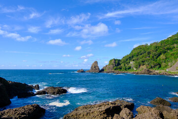 福井県越前海岸の呼鳥門近くの奇岩