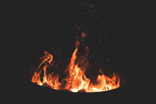 Feuerschale bei Nacht