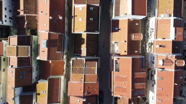Vista aérea dos telhados da Nazaré. Este tipo de telhado em barro é muito típico na construção portuguesa.