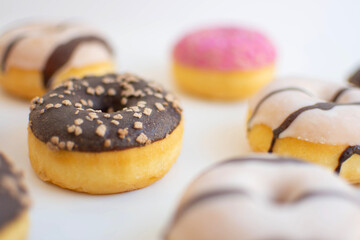donuts with icing sugar