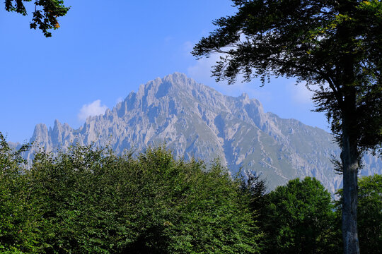 Le montagne delle Prealpi lecchesi viste dai Piani Resinelli.