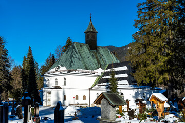 Aussegnungshalle in Oberstdorf im Winter