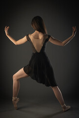 Assymetrical ballet pose © qunica.com