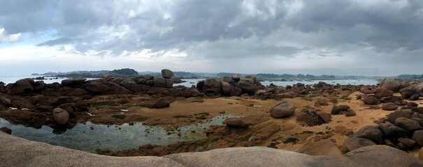 Côte bretonne sous l'orage