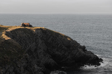 ruina junto a los acantilados