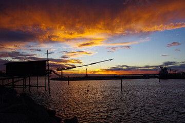 Obraz premium Termoli - Molise - The silhouette of a trabucco (ancient fishing machine) at dawn