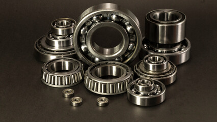 Rodamientos de bolas y rodamientos cónicos de acero. Uso industrial y automotriz.