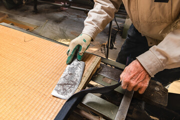 日本の熟練した職人　畳屋さん