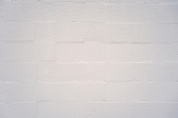 mur blanc en parpaing