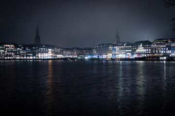 Fototapeta premium The Alster lake in the city center of Hamburg by night - street photography