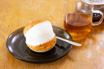 Maritozzo is the Italian traditional dessert used bread and cream