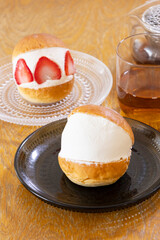 Maritozzo is the Italian traditional dessert used bread and cream