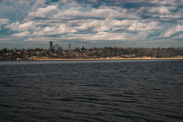 Obraz premium 2022-01-18 THE DOWNTOWN SEATTLE SKYLINE WITH THE I-90 FLOATING BRIDGE AND LAKE WASHINGTON N THE FOREGROUND