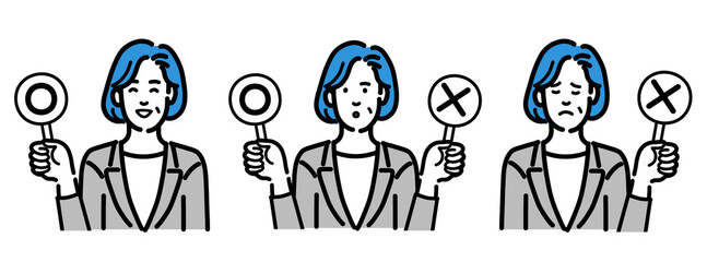 マルバツの札を持っているグレーのスーツを着た中年女性のセット
